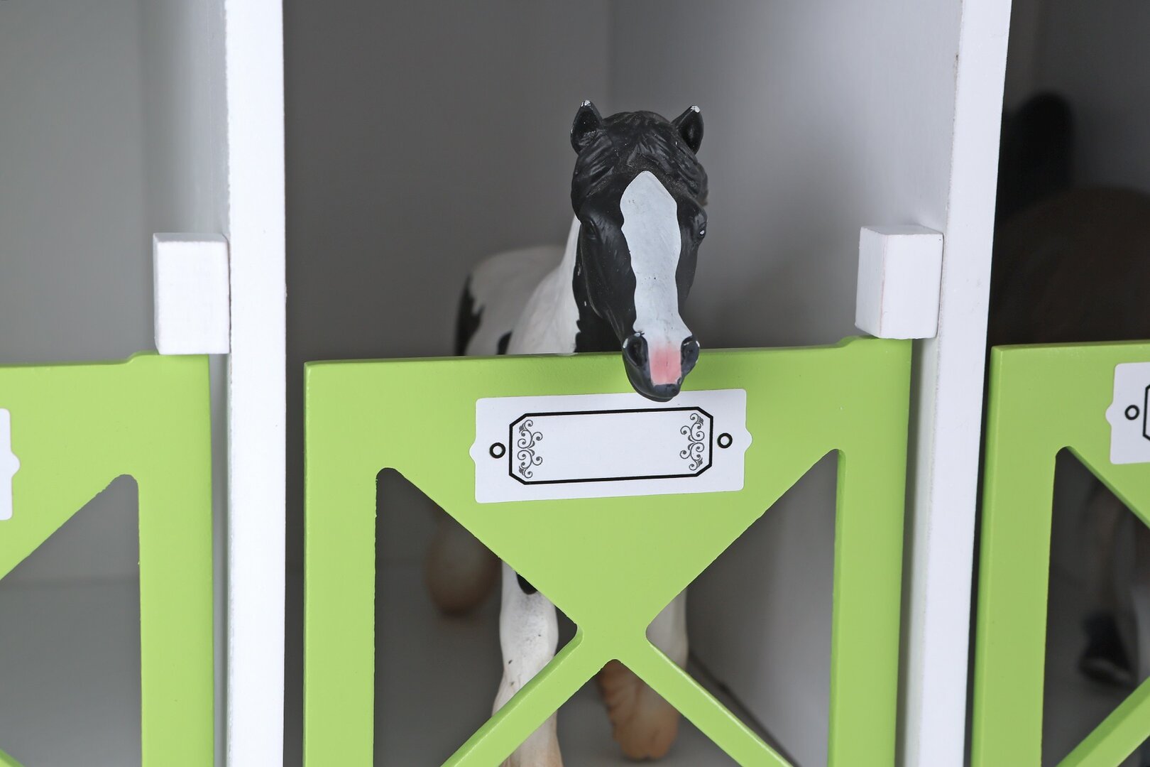 Kids Globe Hestestald med 12 bokse - Hestehotel af træ 3